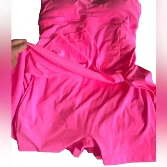 Xl Barbie pink workout dress with shorts, keyhole back, front split. Adj straps. - Picture 4 of 11